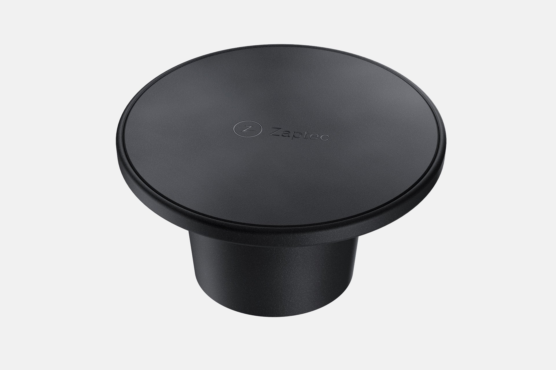 Der Zaptec Chill (Kabelhalterung) von Zaptec ist ein runder, schwarzer Kabelhalter aus Kunststoff mit breiter Oberseite und zylindrischer Basis, fotografiert vor einem schlichten weißen Hintergrund.
