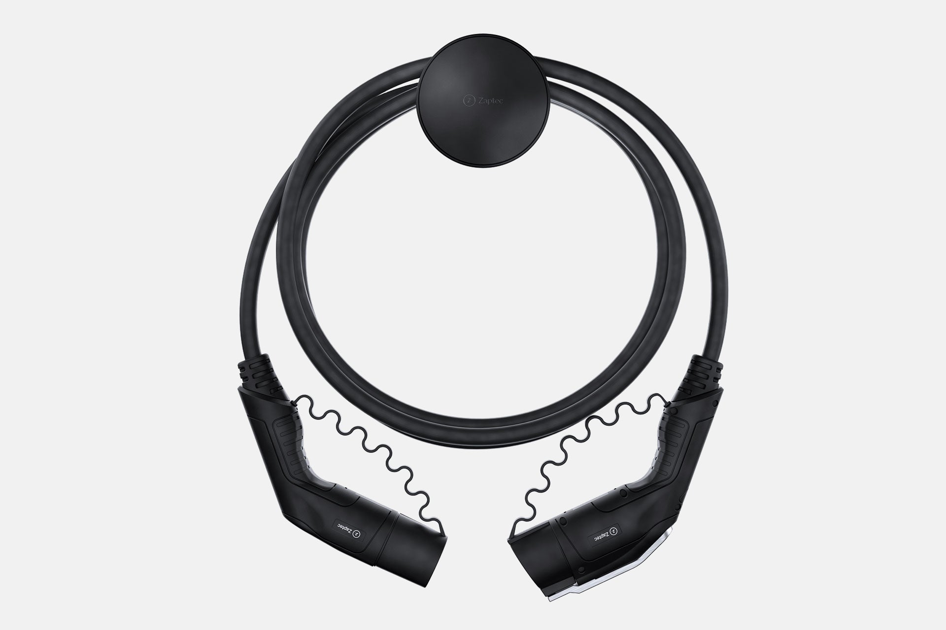 Eine schwarze Zaptec Chill (Kabelhalterung) von Zaptec mit elegantem Design wird in einem kreisförmigen Layout auf weißem Hintergrund angezeigt.