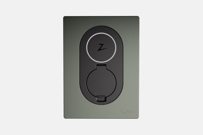 Zaptec Go von Zaptec ist eine an der Wand montierte Ladebuchse für Elektrofahrzeuge mit runder Abdeckung und stilisiertem Z-Logo, die intelligentes Laden ermöglicht, das über eine kostenlose App gesteuert werden kann.