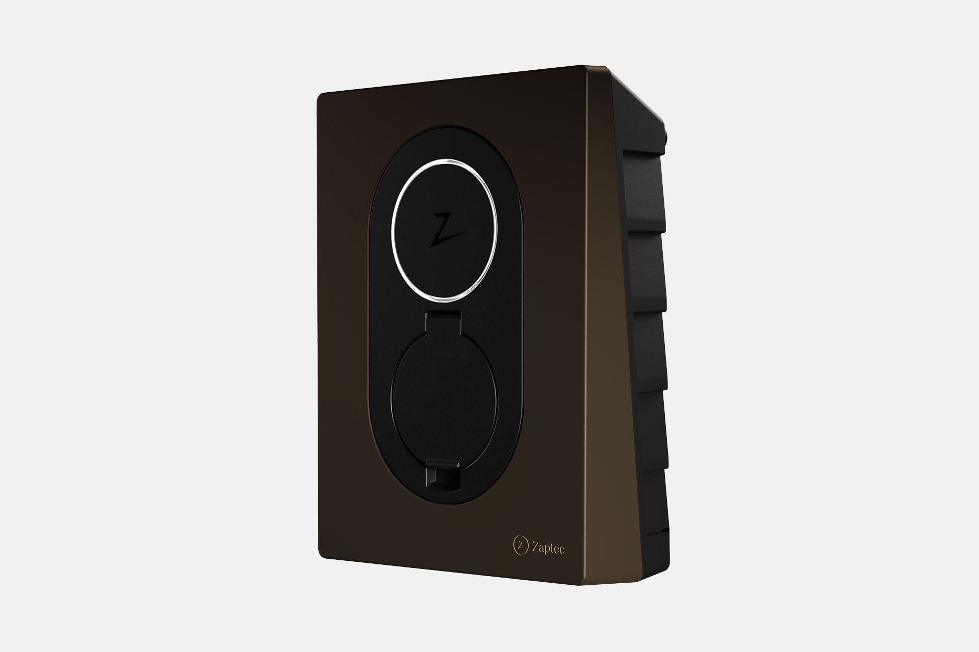 Eine schwarze rechteckige Zaptec Go-Ladestation von Zaptec mit einer runden Buchse und einem Z-Logo auf der Vorderseite, montiert vor einem hellgrauen Hintergrund.