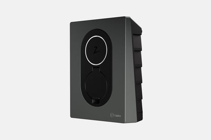 Zaptec Go von Zaptec ist eine schwarze, rechteckige Wandladestation mit runder Steckdose und zentralem „Z“, die bequemes Laden von Elektrofahrzeugen und einfache Steuerung über eine kostenlose App ermöglicht.